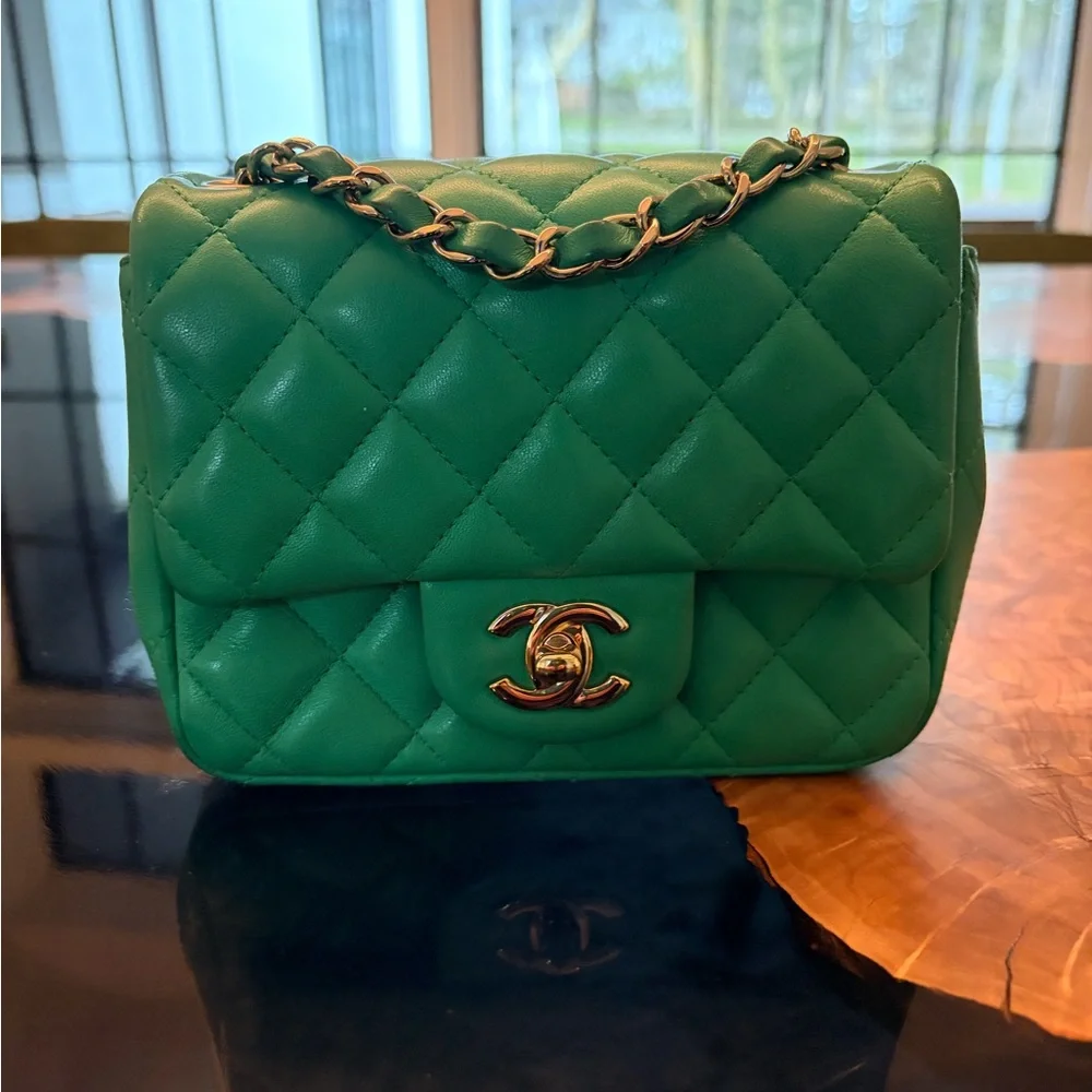 CHANEL 💯 Authentic Emerald Green Quilted Mini Flap Bag with Silver Hardware rare - Picture 2 of 16